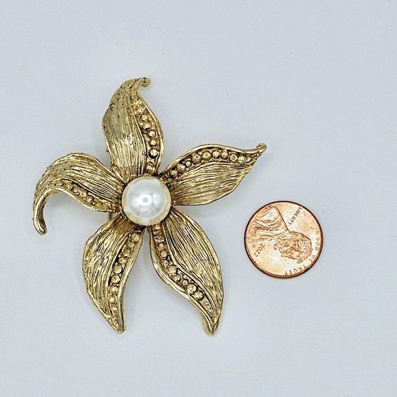Pearl Flower Brooch Vintage Faux Spring Large Petal Gold Tone Estate Floral Pin - Picture 7 of 9